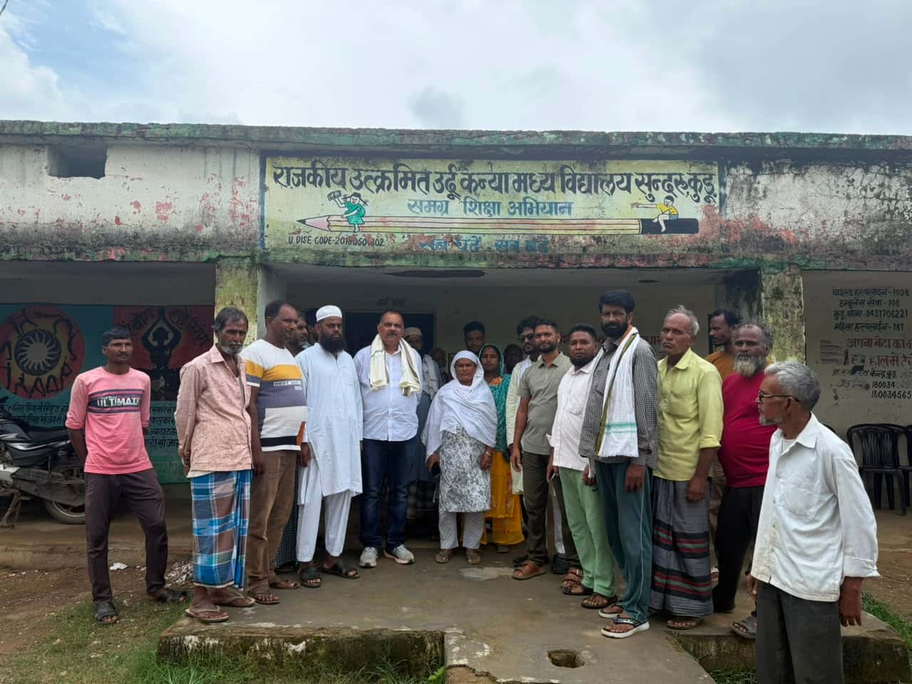 एसआईआर अभियान की जमीनी हकीकत जानने मतदान केंद्रों पर पहुंचे आलोक कुमार दूबे; 29 जुलाई तक शत-प्रतिशत एन्यूमरेशन का लक्ष्य होगा पूरा : आलोक कुमार दूबे