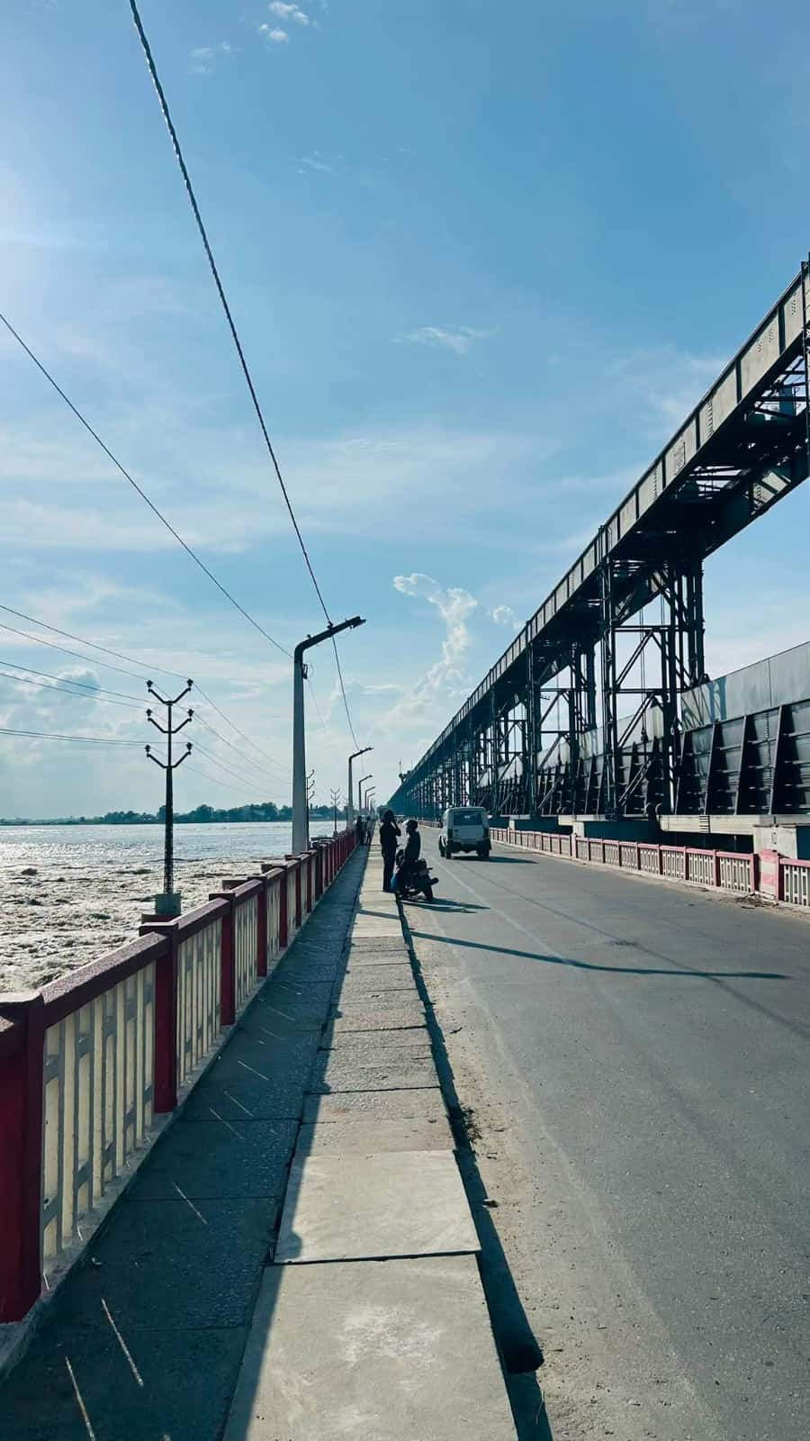 नेपाल में भारी बारिश के कारण कोशी नदी उफान पर, बैराज के 56 में से 21 फाटक खोले गए