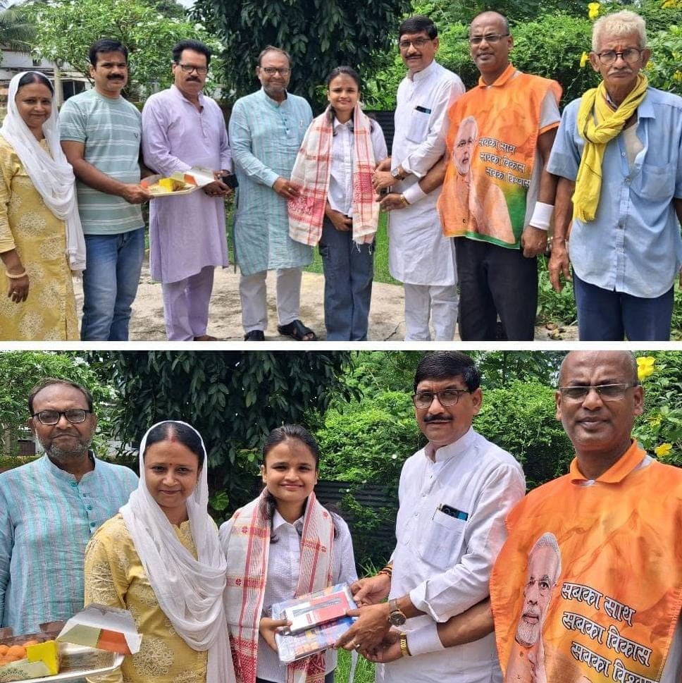 री-नीट में 627 अंक प्राप्त करने वाली स्नेहल झा का भाजपा नेताओं ने किया सम्मान - header image