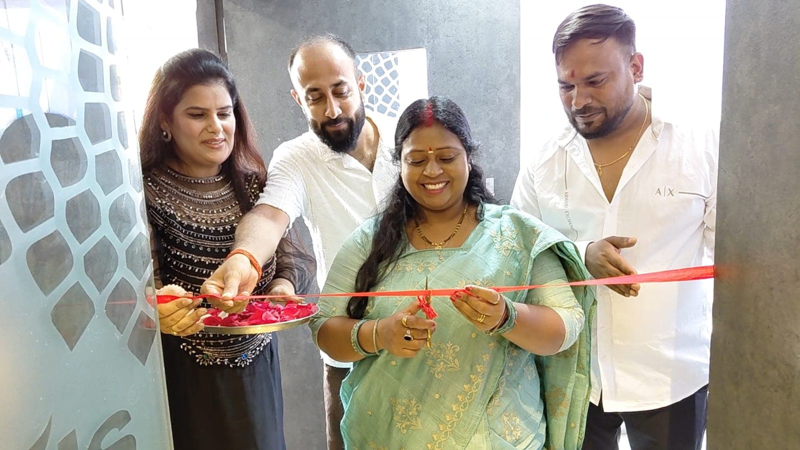विश्व की नंबर 1 हेयर एवं ब्यूटी सैलून चेन नेचुरल्स सैलून का डंगराटोली, लालपुर में भव्य शुभारंभ - header image
