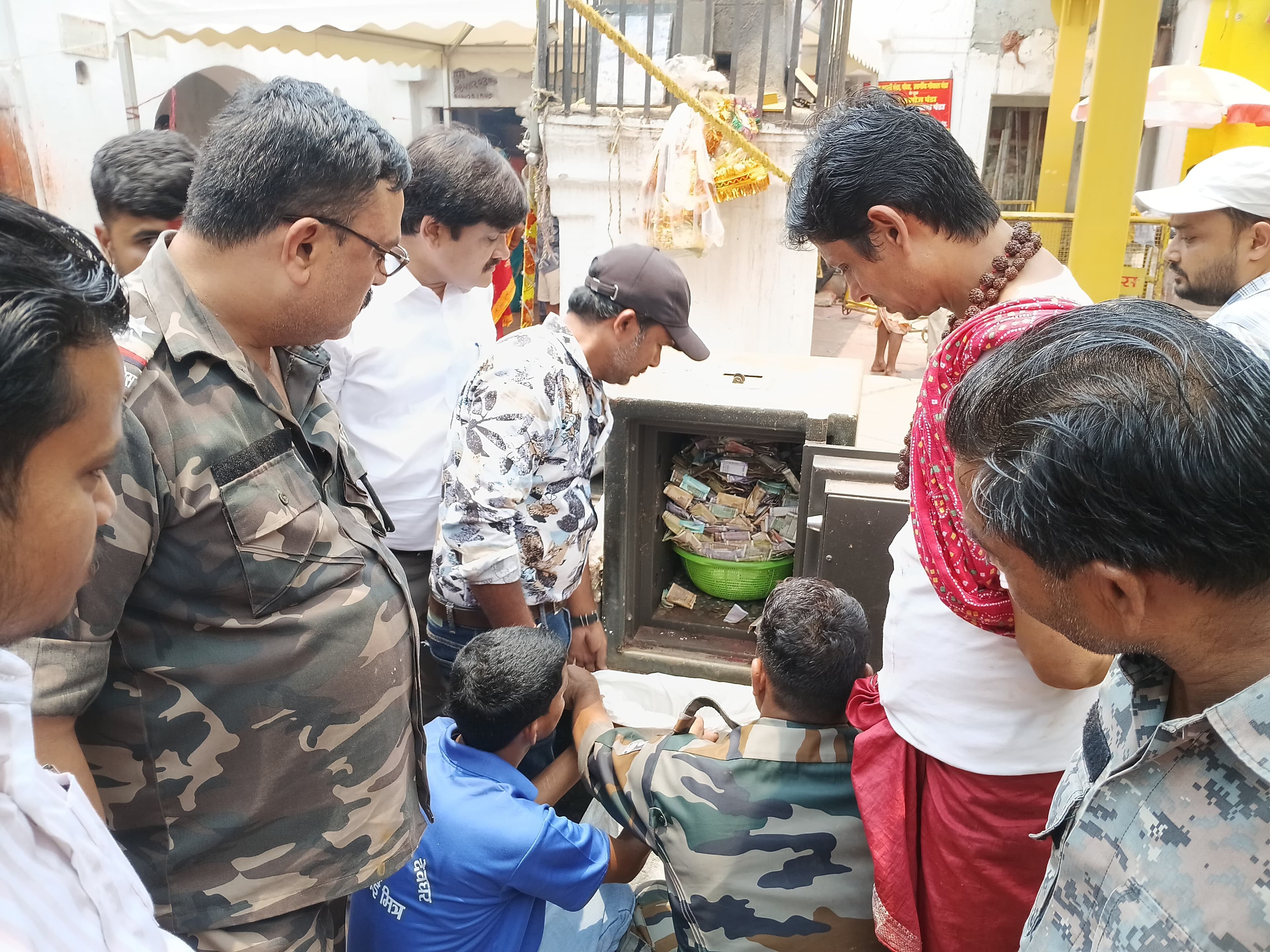 बाबा मंदिर के दान पात्रों से निकले करीब 27 लाख रुपये - header image