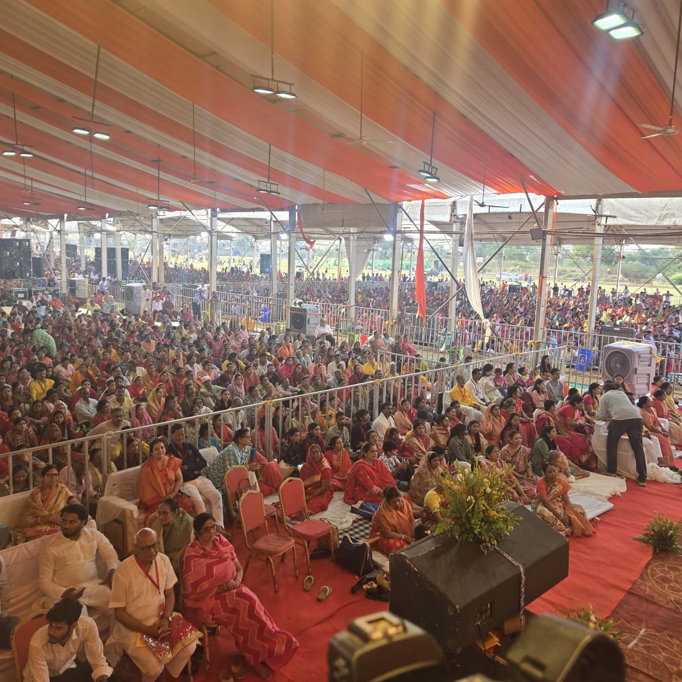 श्री शिव महापुराण कथा का भव्य शुभारंभ, लाखों श्रद्धालुओं की उमड़ी आस्था - header image
