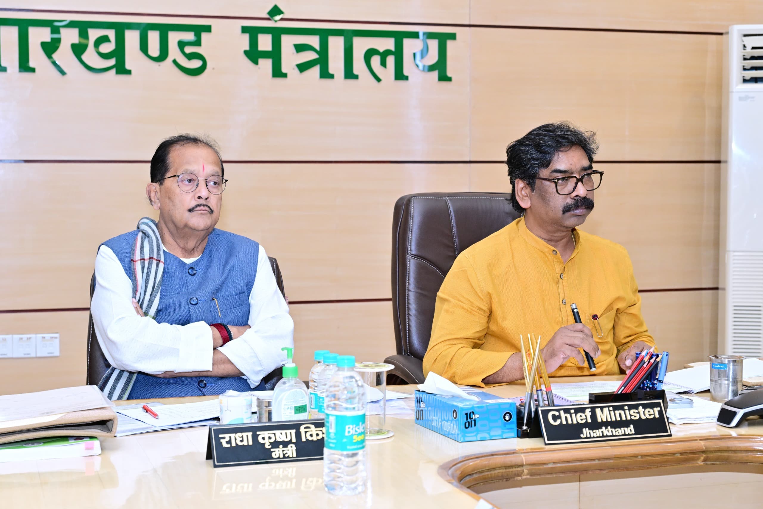  मुख्यमंत्री  ने  झारखंड मंत्रालय में अधिकारियों की उपस्थिति में योजना एवं विकास विभाग की उच्च स्तरीय समीक्षा की - header image