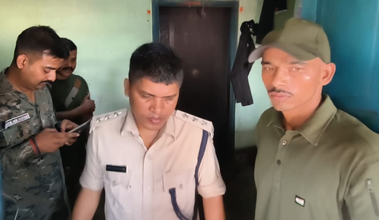 गिरिडीह में  दिल दहला देने वाली घटना आई सामने,   एक पिता ने अपनी तीन मासूम बेटियों की धारदार हथियार से  कर दी हत्या  - header image