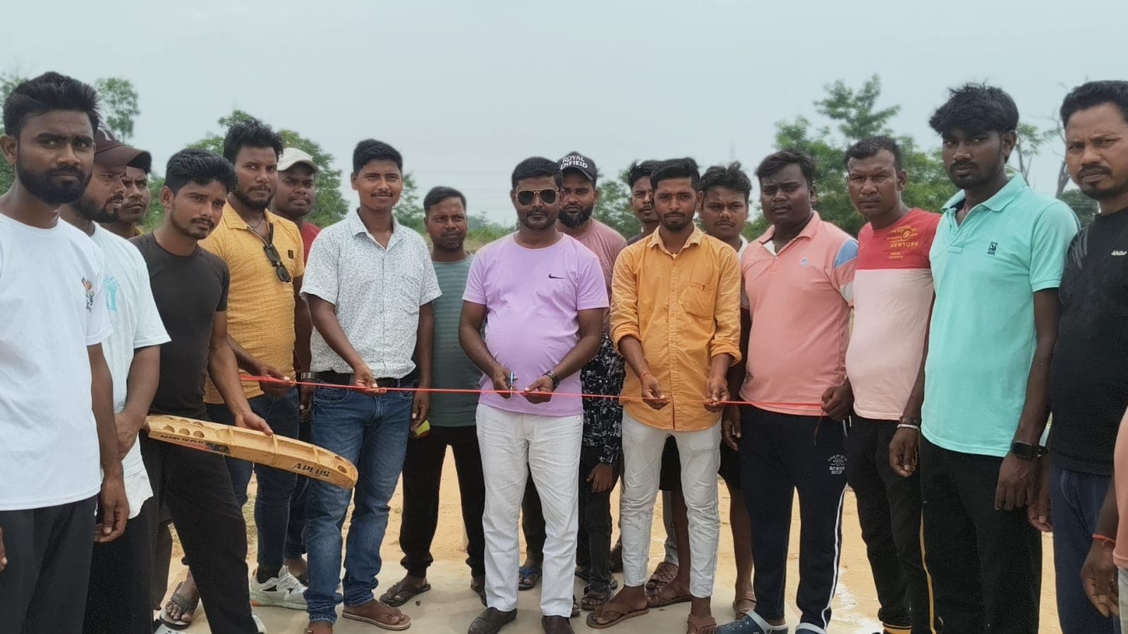 क्रिकेट टूर्नामेंट का सुभ उद्धघाटन उप मुखिया अकबर अंसारी ने किया  - header image