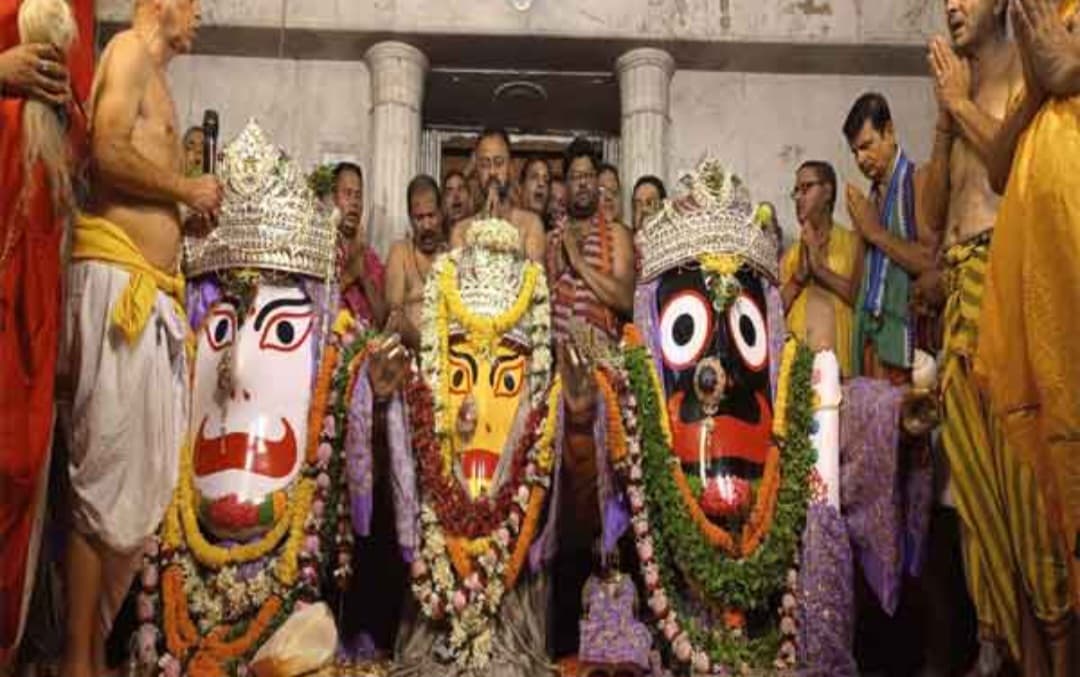 रथयात्रा महोत्सव की पूर्व संध्या पर बुधवार को धुर्वा के जगन्नाथ मंदिर में आस्था और श्रद्धा का अद्भुत संगम - header image
